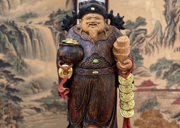 3. Tại sao không được đặt tượng Thần Tài ở trên cao?